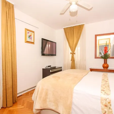 Zenta Apartment *