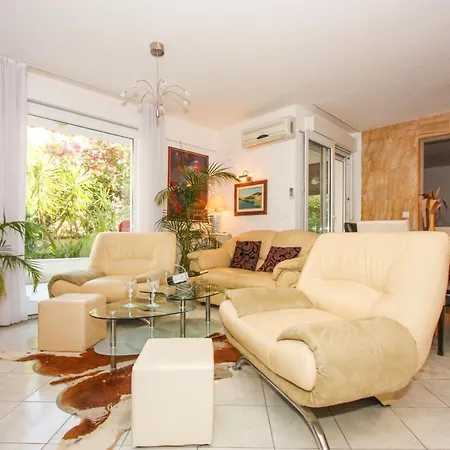 Zenta Apartment *