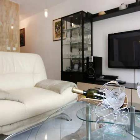 Zenta Apartment *